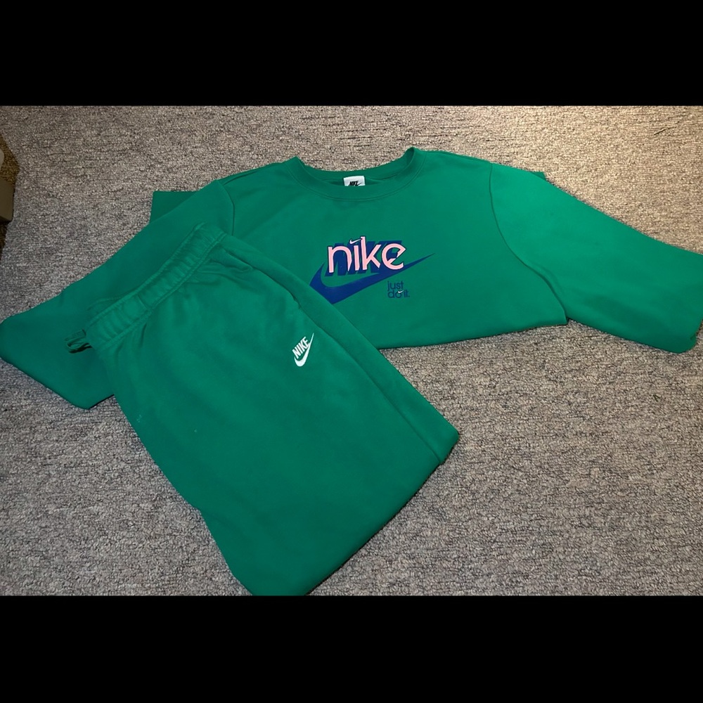 Nike Teal Sweatshirt and sweat pants Set